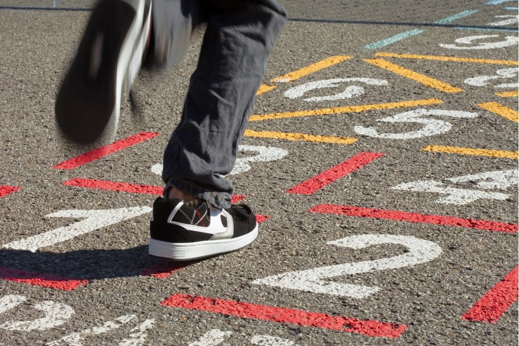Spelen en verbinden op het schoolplein